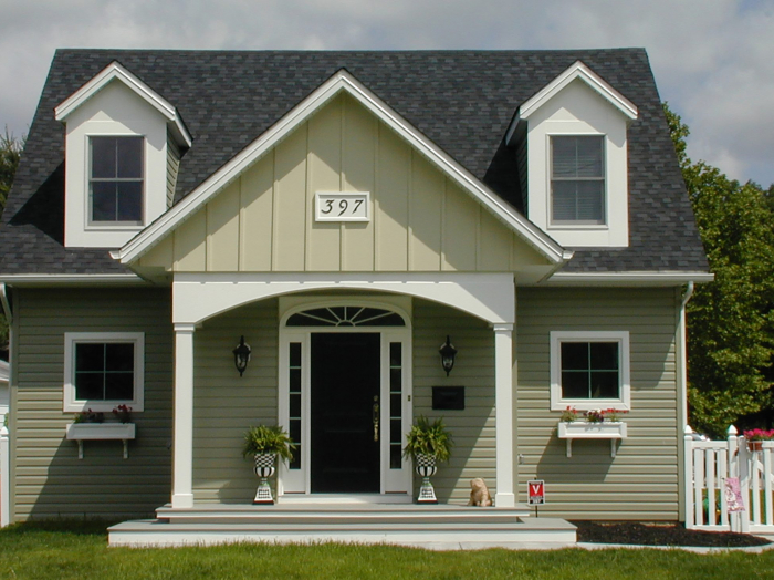 DSCN0062 cottage entrance door with transom and side lights