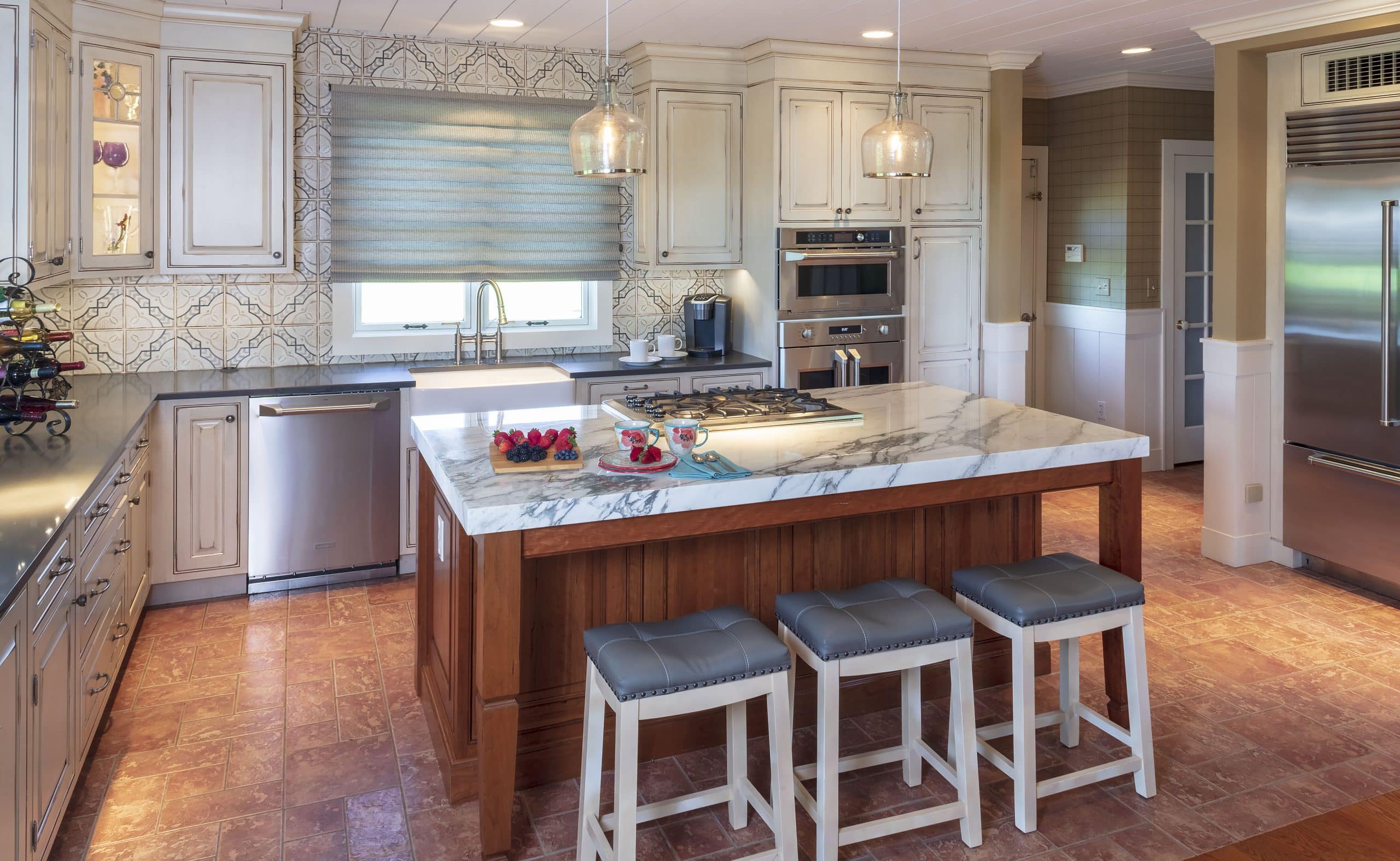 traditional kitchen design with open floor plan