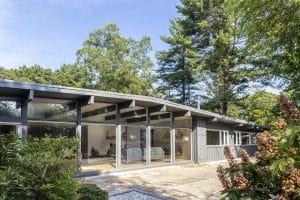 glass walled mid-century modern home in Baltimore mid-century modern