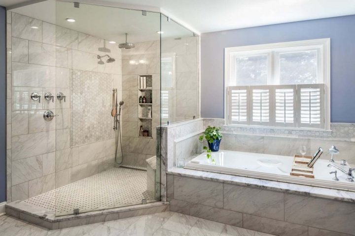 shower with mix-and-matched tile