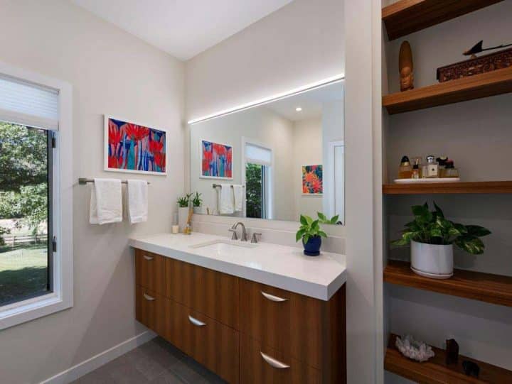 bathroom open shelving