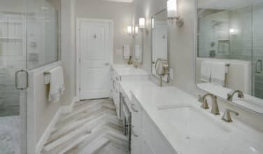double vanity in owners en suite